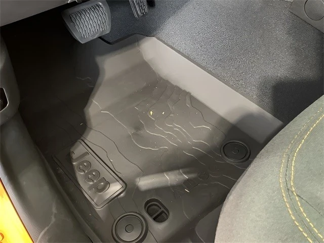 2025 Jeep JL Wrangler - Image 18 of 21