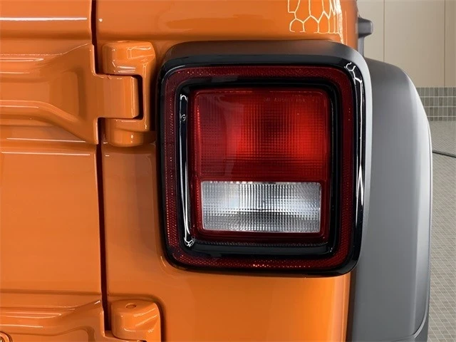 2025 Jeep JL Wrangler - Image 13 of 21
