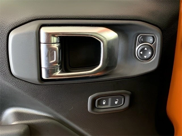 2025 Jeep JL Wrangler - Image 17 of 21