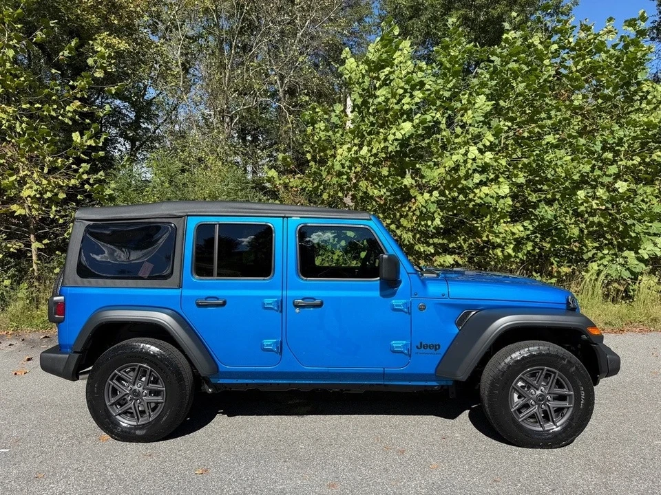 2025 Jeep JL Wrangler - Image 6 of 21