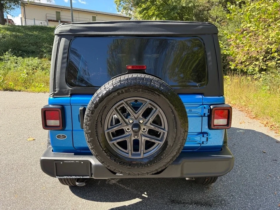 2025 Jeep JL Wrangler - Image 8 of 21
