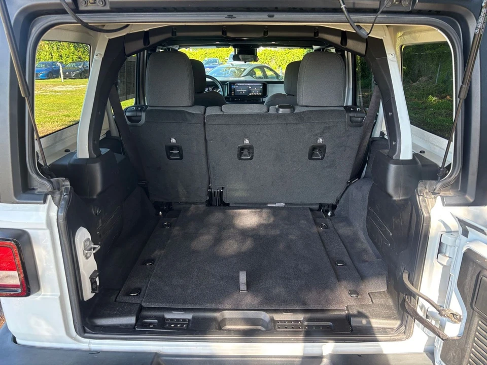 2025 Jeep JL Wrangler - Image 30 of 31