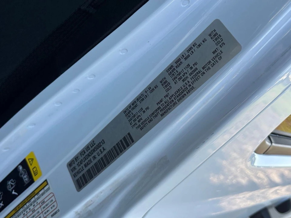 2025 Jeep JL Wrangler - Image 28 of 31