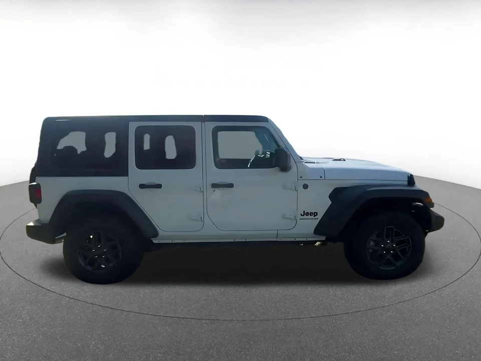 2025 Jeep JL Wrangler - Image 17 of 31