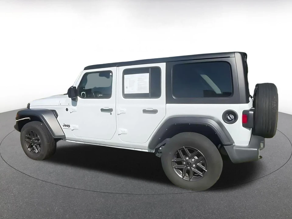 2025 Jeep JL Wrangler - Image 11 of 31