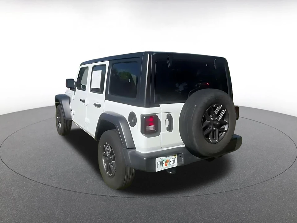 2025 Jeep JL Wrangler - Image 14 of 31