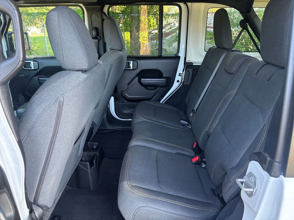 2025 Jeep JL Wrangler - Image 24 of 31