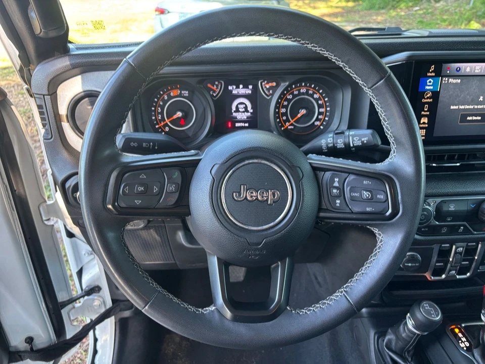 2025 Jeep JL Wrangler - Image 27 of 31