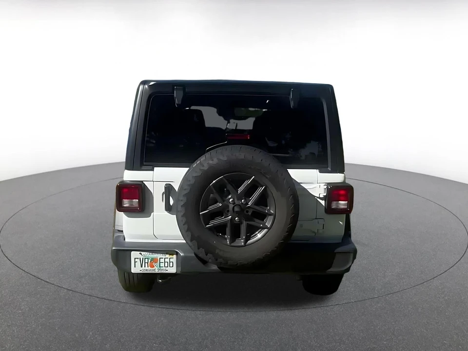 2025 Jeep JL Wrangler - Image 15 of 31
