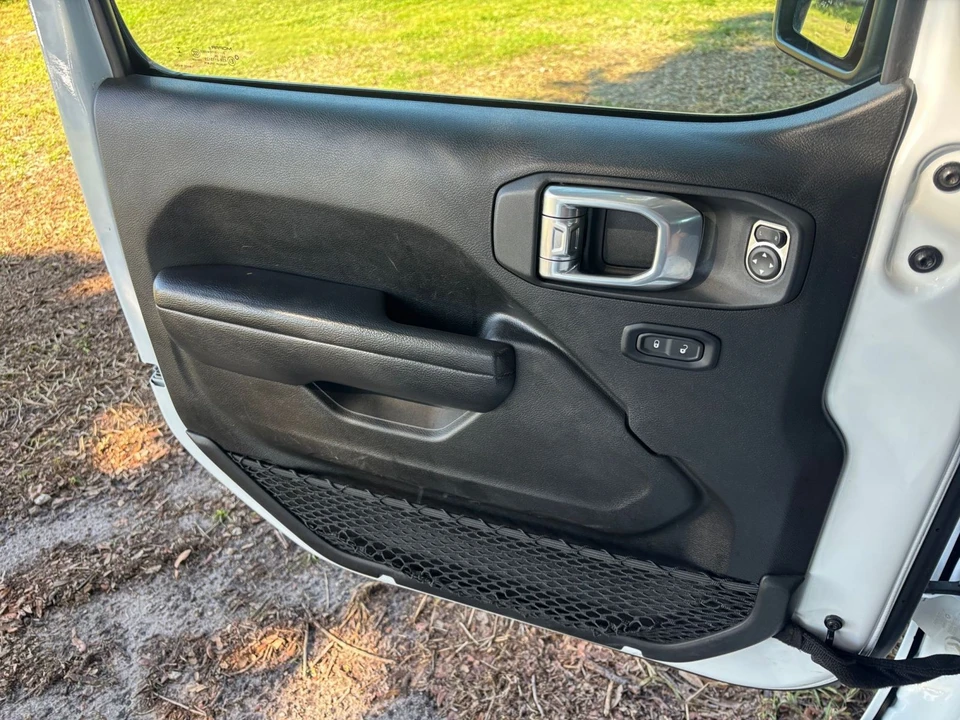 2025 Jeep JL Wrangler - Image 20 of 31