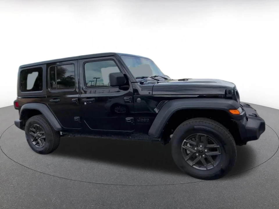 2025 Jeep JL Wrangler - Image 17 of 31