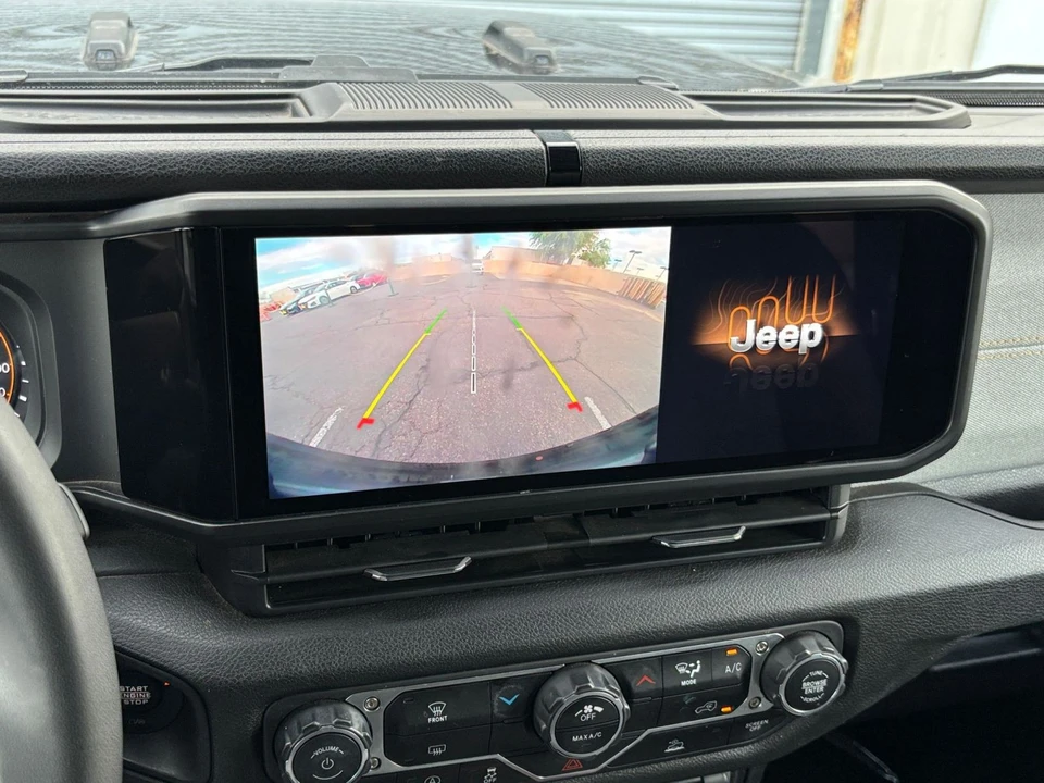 2025 Jeep JL Wrangler - Image 24 of 31