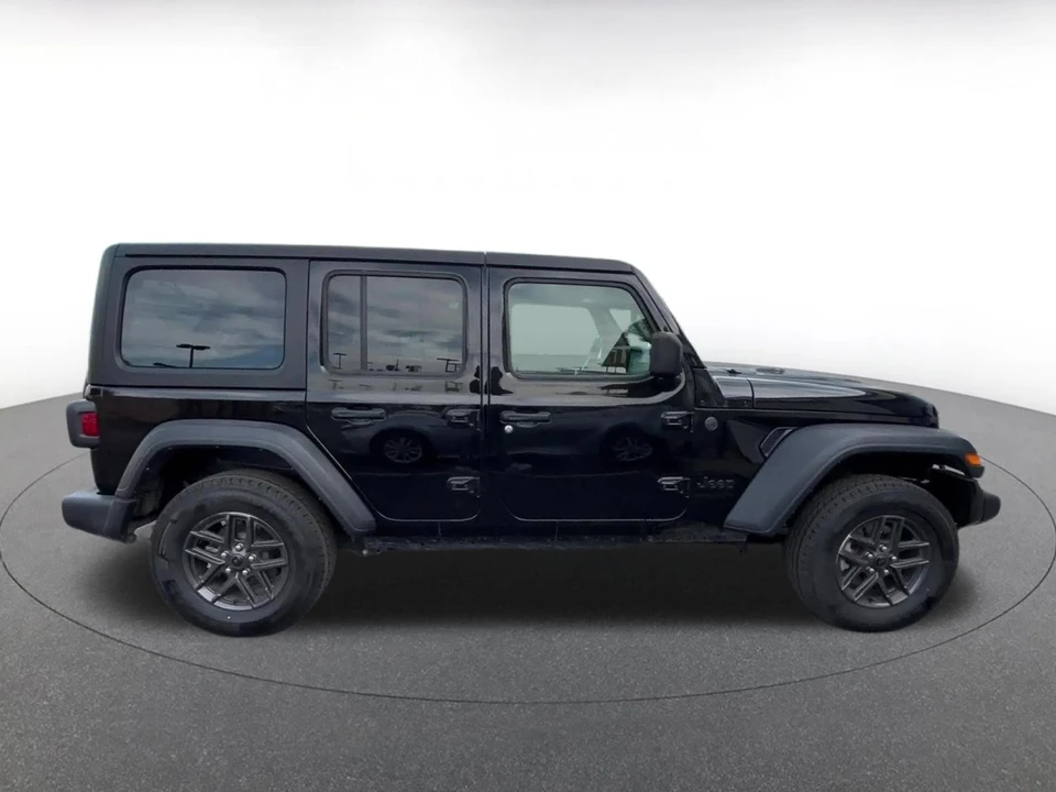 2025 Jeep JL Wrangler - Image 16 of 31