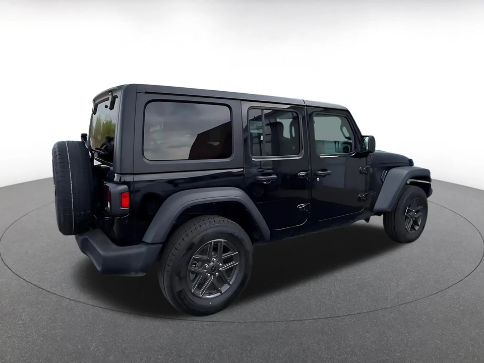 2025 Jeep JL Wrangler - Image 14 of 31
