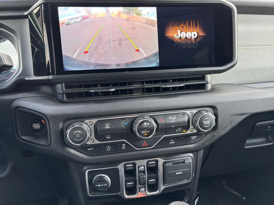 2025 Jeep JL Wrangler - Image 18 of 31