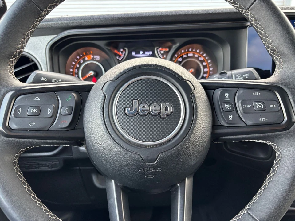 2025 Jeep JL Wrangler - Image 28 of 31
