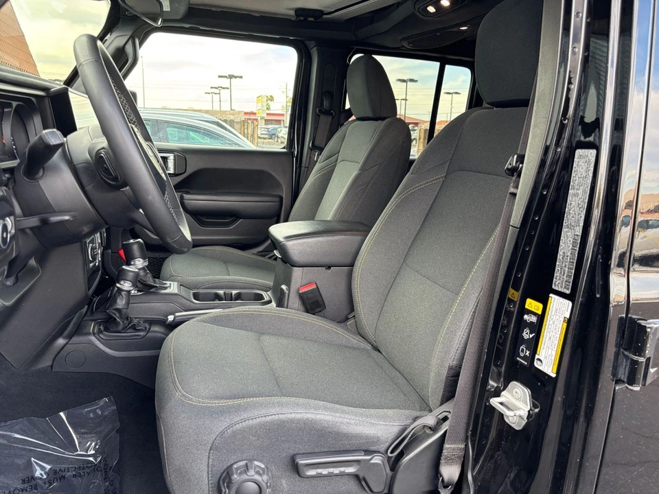 2025 Jeep JL Wrangler - Image 27 of 31