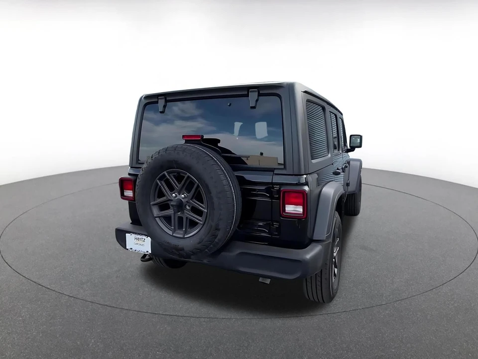 2025 Jeep JL Wrangler - Image 15 of 31