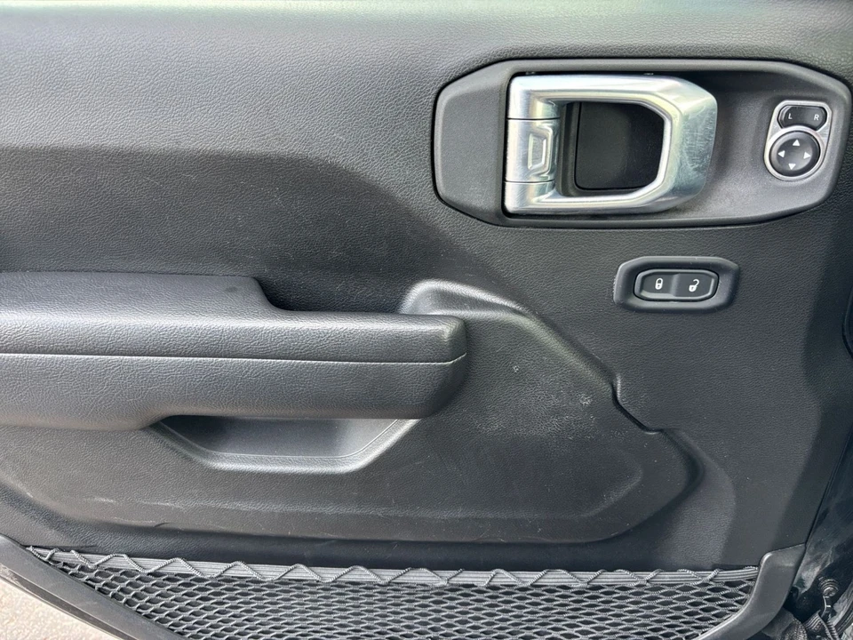 2025 Jeep JL Wrangler - Image 20 of 31