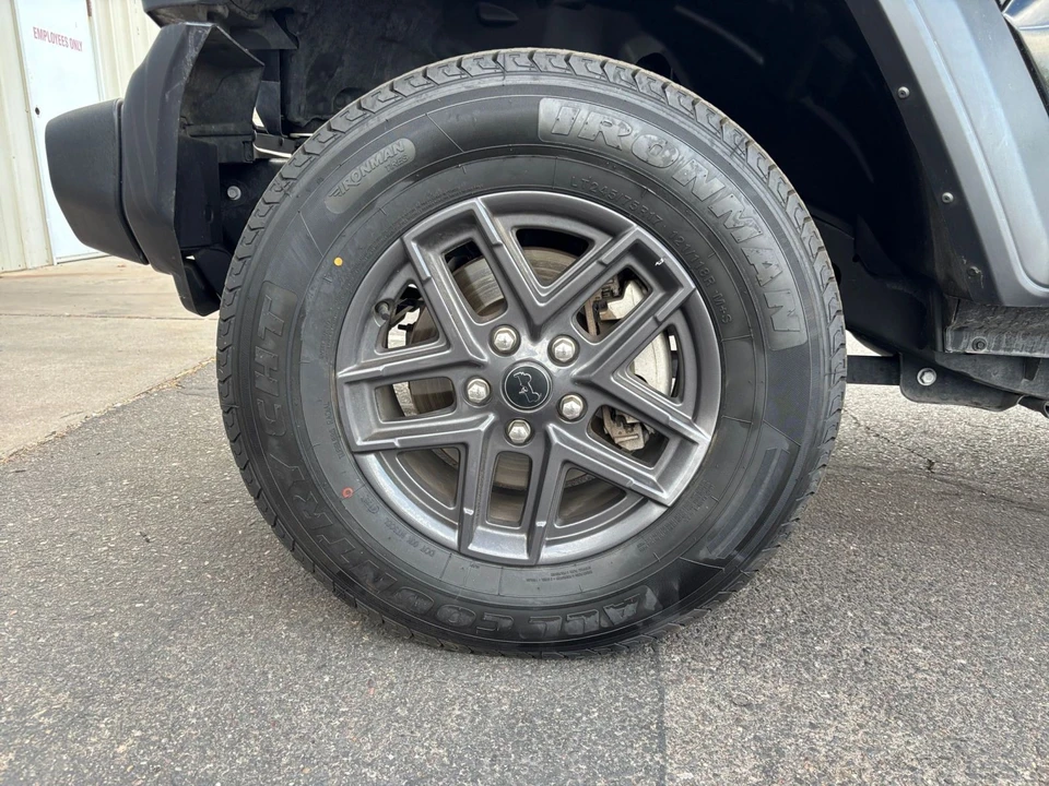 2025 Jeep JL Wrangler - Image 30 of 31