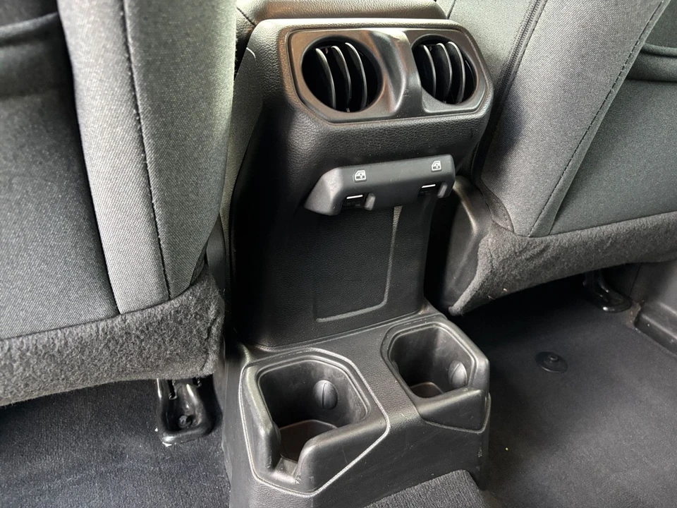 2025 Jeep JL Wrangler - Image 24 of 31