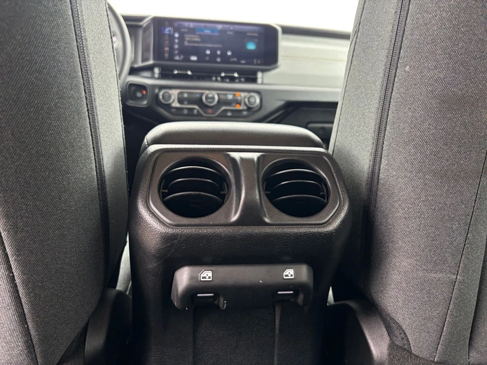 2025 Jeep JL Wrangler - Image 25 of 31