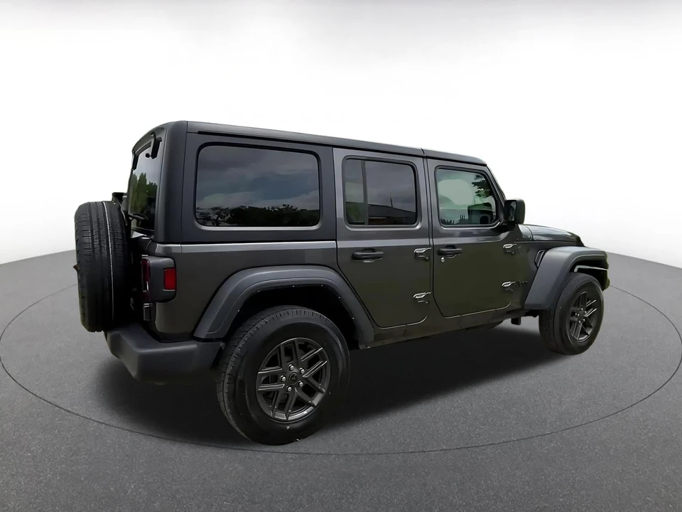 2025 Jeep JL Wrangler - Image 17 of 31