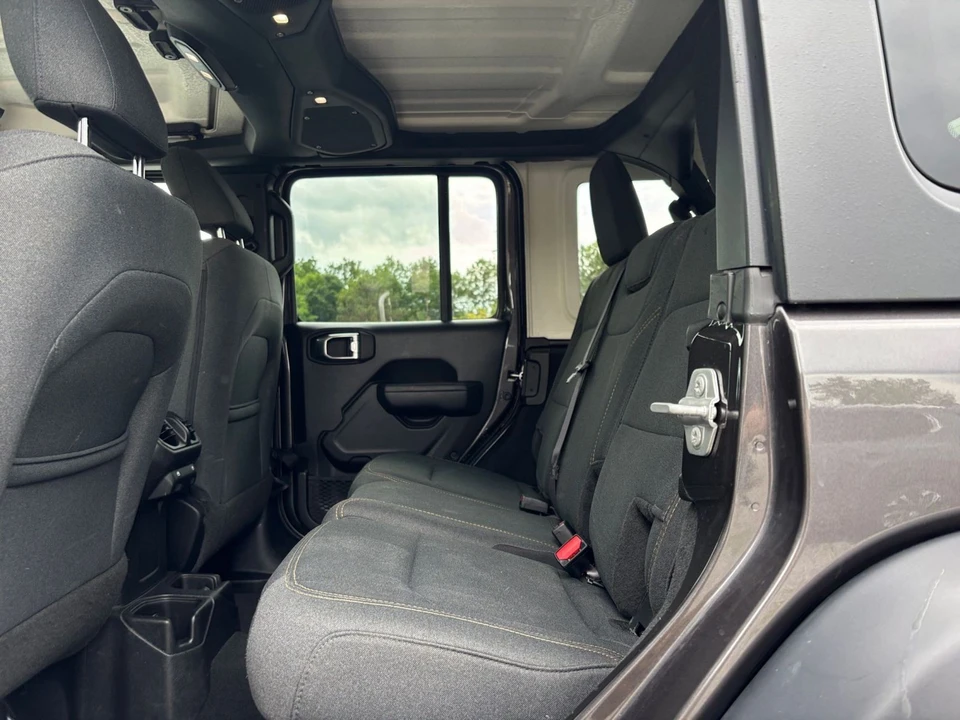 2025 Jeep JL Wrangler - Image 27 of 31
