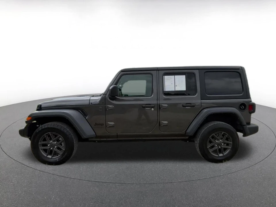 2025 Jeep JL Wrangler - Image 11 of 31