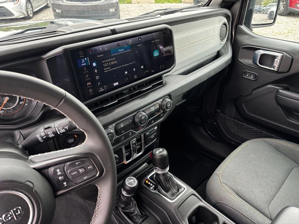 2025 Jeep JL Wrangler - Image 19 of 31