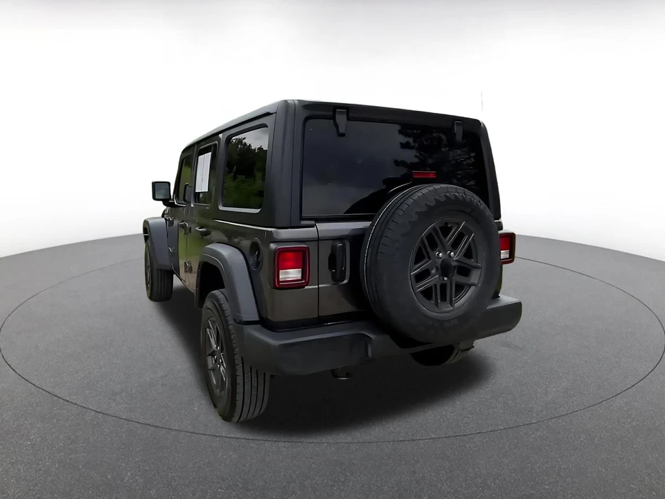 2025 Jeep JL Wrangler - Image 13 of 31