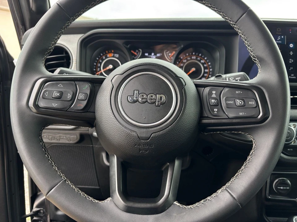 2025 Jeep JL Wrangler - Image 30 of 31