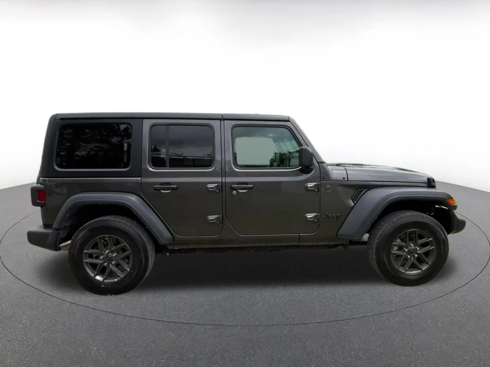2025 Jeep JL Wrangler - Image 18 of 31