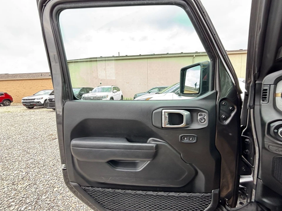 2025 Jeep JL Wrangler - Image 20 of 31