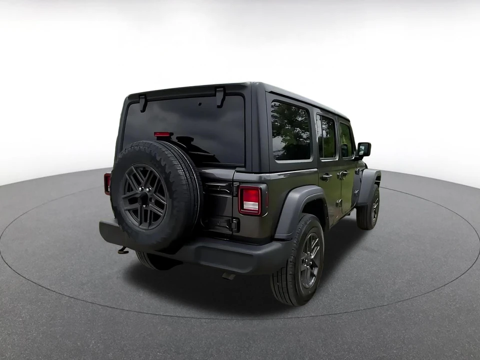 2025 Jeep JL Wrangler - Image 16 of 31