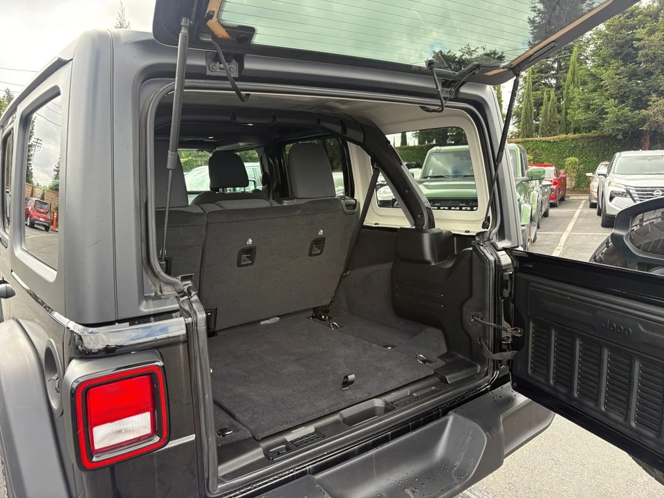 2025 Jeep - Image 27 of 31