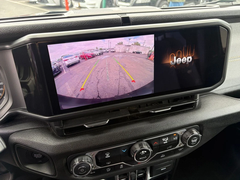 2025 Jeep JL Wrangler - Image 25 of 31