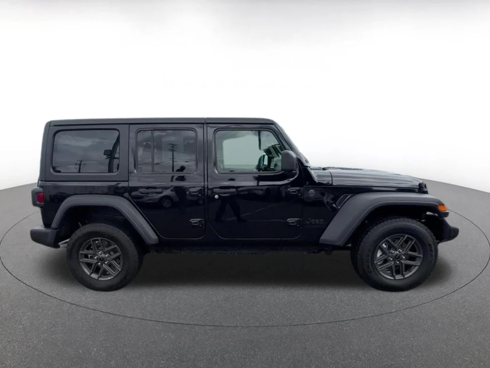 2025 Jeep - Image 15 of 31