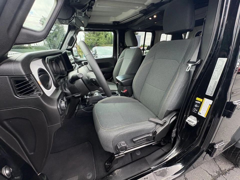 2025 Jeep JL Wrangler - Image 30 of 31