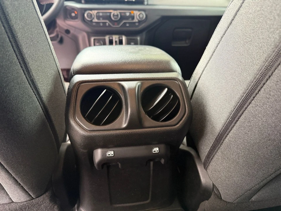 2025 Jeep JL Wrangler - Image 23 of 31
