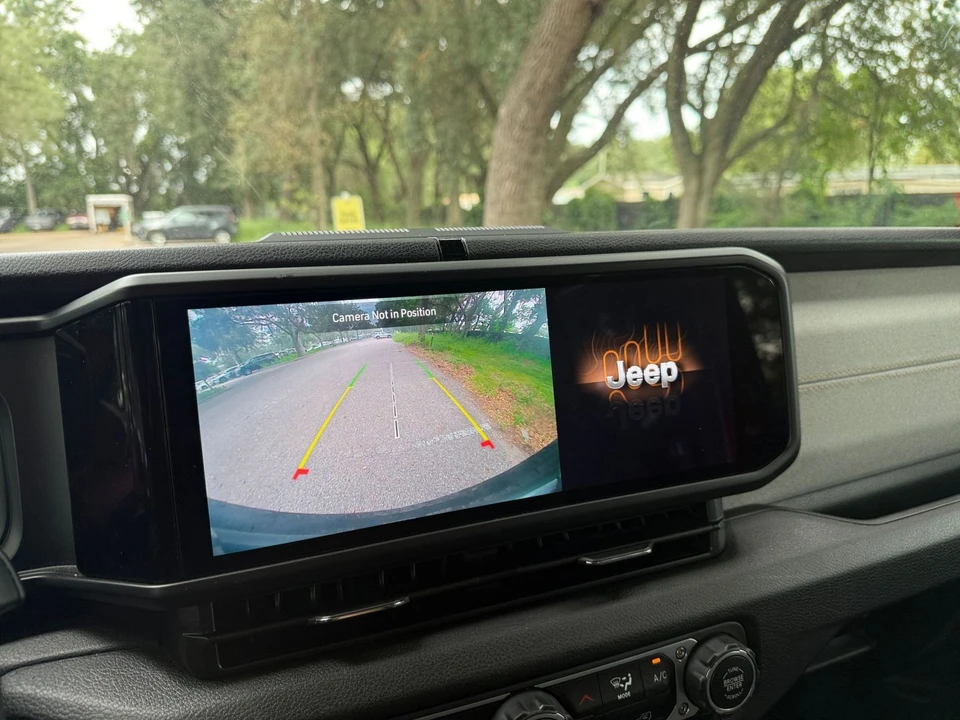 2025 Jeep JL Wrangler - Image 24 of 31