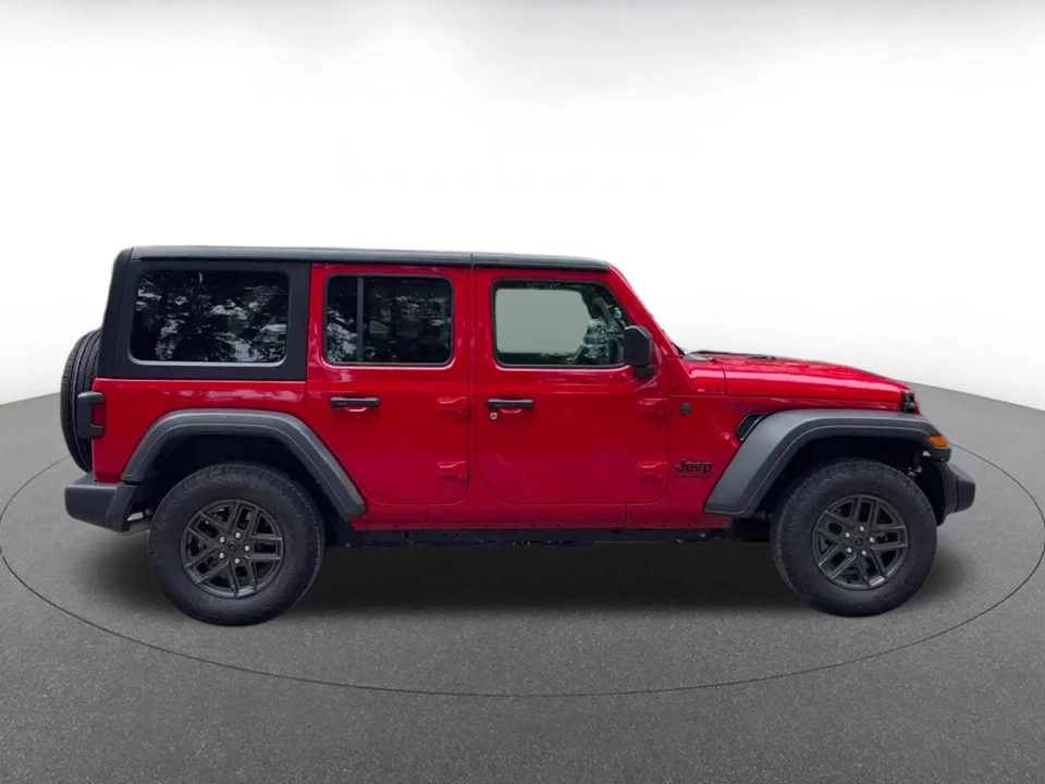 2025 Jeep JL Wrangler - Image 18 of 31