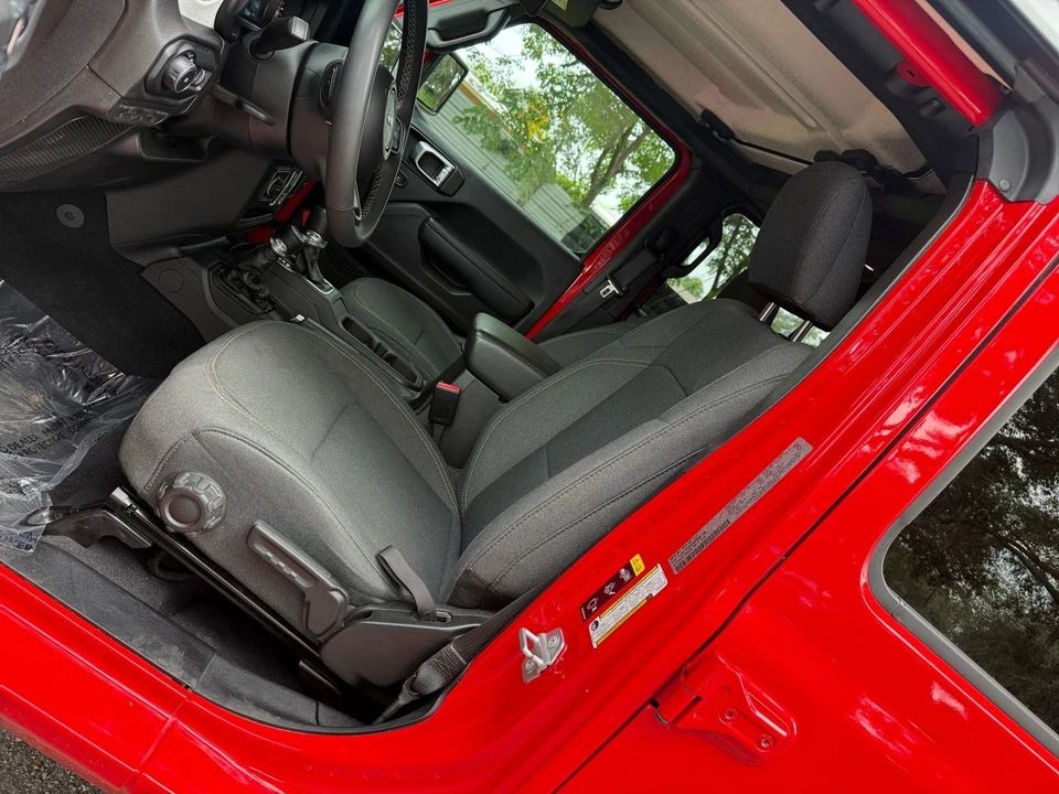 2025 Jeep JL Wrangler - Image 27 of 31
