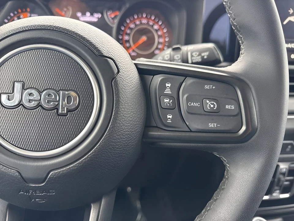 2025 Jeep JL Wrangler - Image 14 of 31