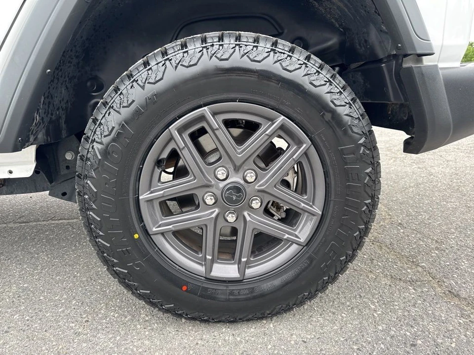 2025 Jeep JL Wrangler - Image 30 of 31