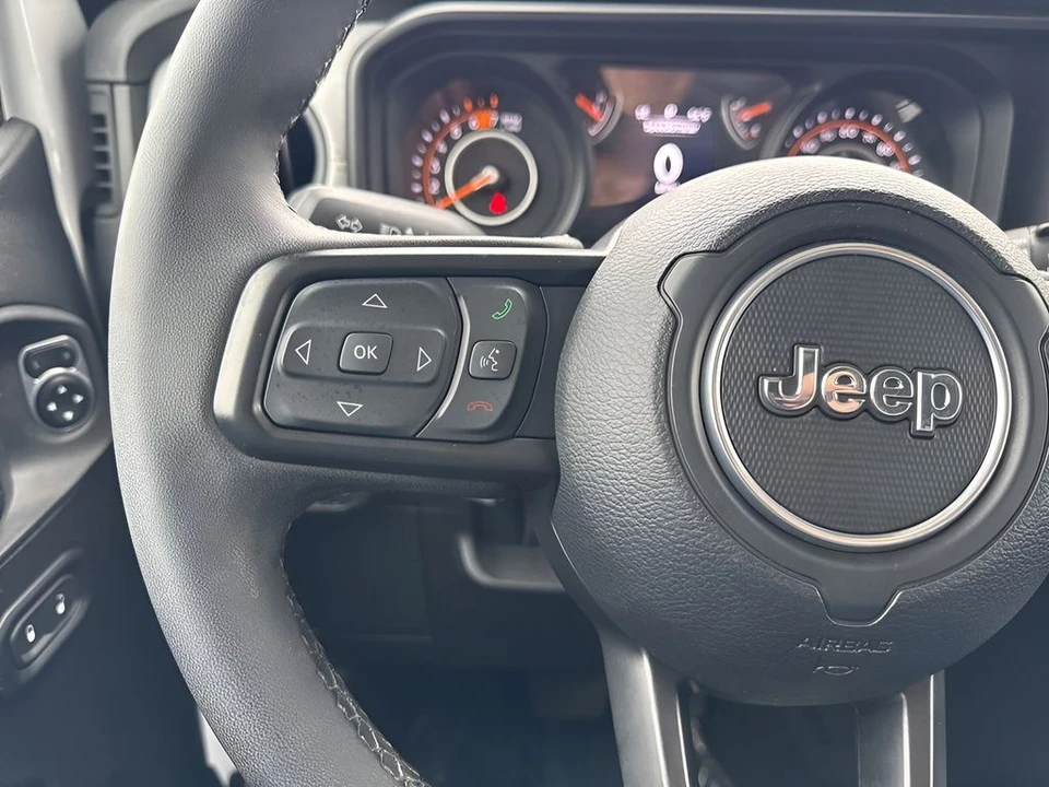 2025 Jeep JL Wrangler - Image 13 of 31
