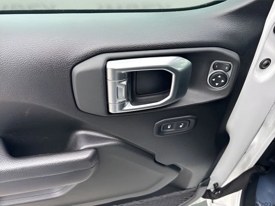 2025 Jeep JL Wrangler - Image 26 of 31