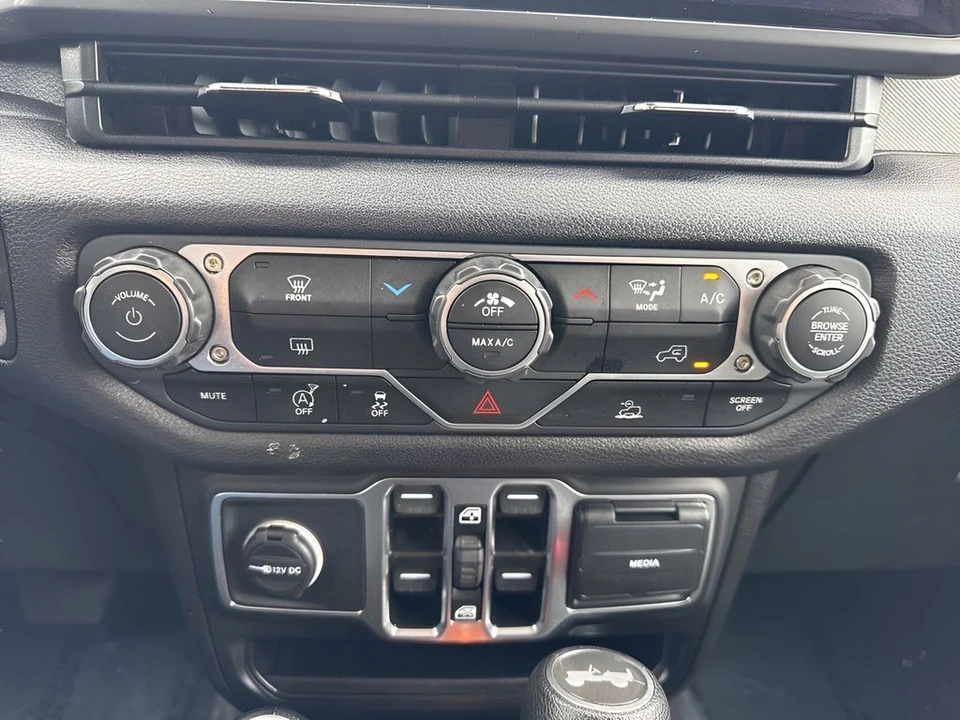 2025 Jeep JL Wrangler - Image 20 of 31