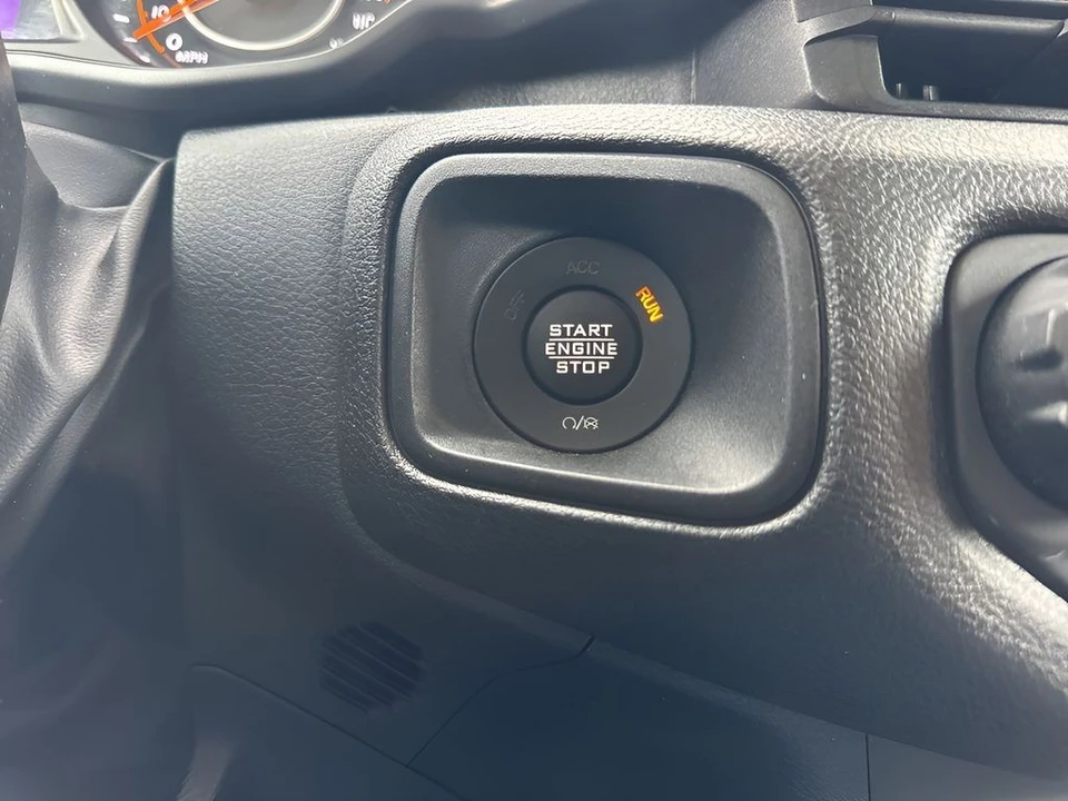 2025 Jeep JL Wrangler - Image 21 of 31