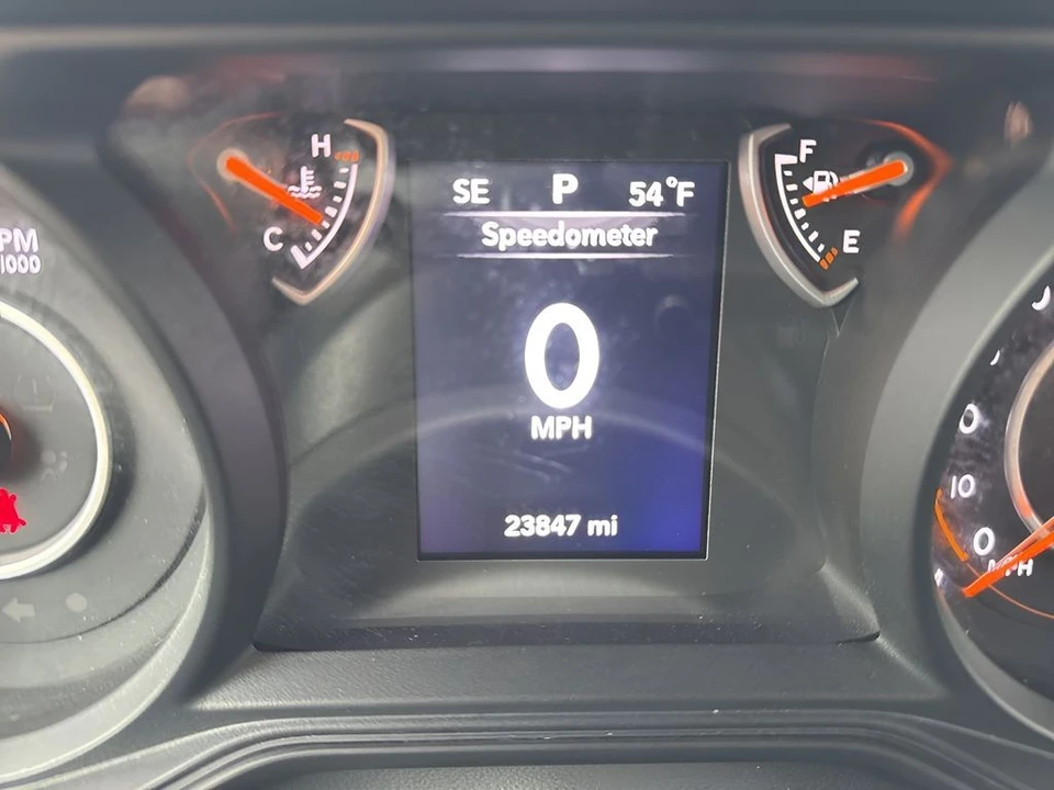 2025 Jeep JL Wrangler - Image 24 of 31